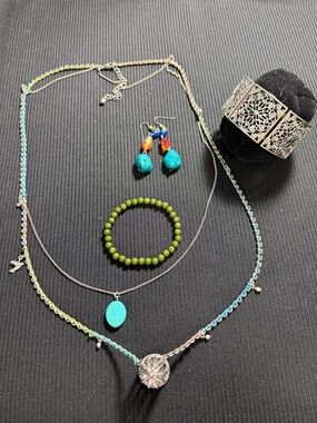 Turquoise Pendant Layered Necklace and Earring Set - Multicolor